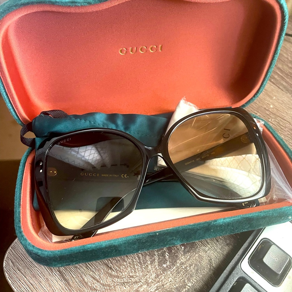 Authentic Gucci Sunglasses GG0471S
